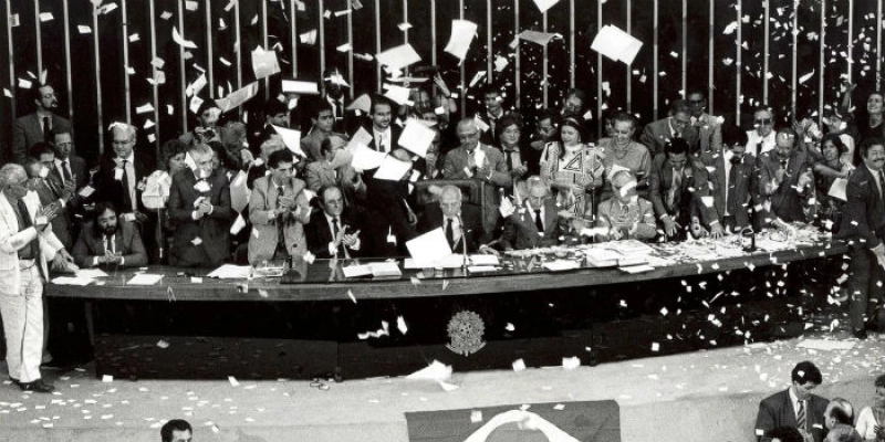 Referência da história contemporânea, Constituição completa 30 anos