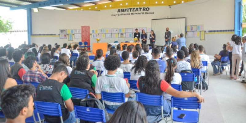 Estudantes de Escola Cidadã Integral Técnica Oswaldo Pessoa realizam ação social no bairro Ernani Sátiro