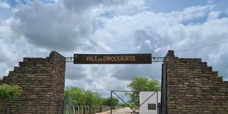 Prefeitura de Sousa convoca paleontólogos para a realização de estudos no Monumento Natural Vale dos Dinossauros; saiba como enviar propostas