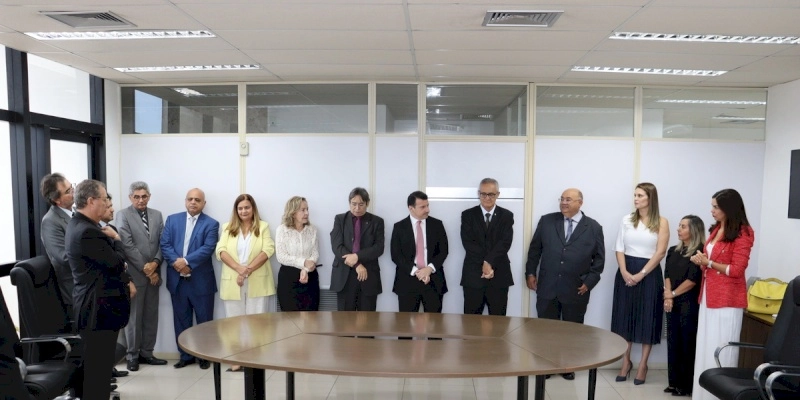 Procurador-geral dá posse a cinco promotores de Justiça na 3ª entrância