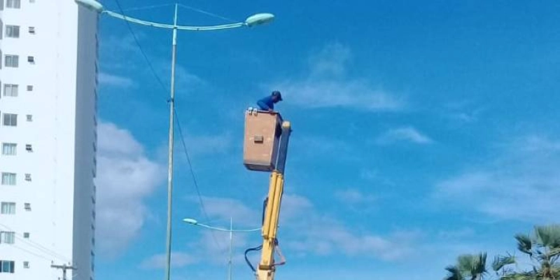 Prefeitura de Sousa realiza intenso trabalho de conservação da iluminação pública do Município