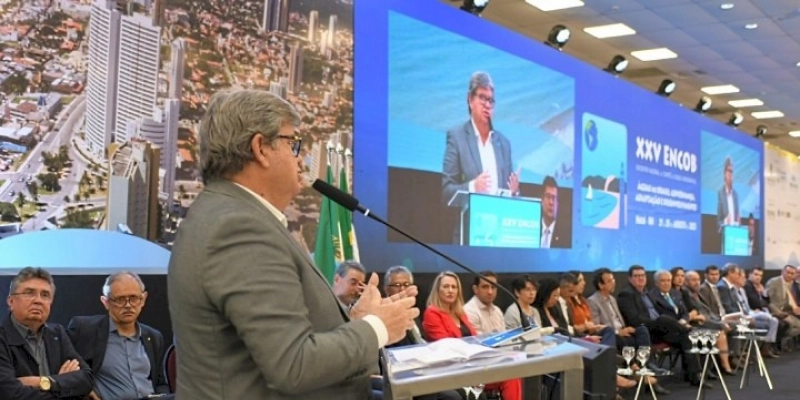 João Azevêdo prestigia Encontro Nacional dos Comitês de Bacias Hidrográficas em Natal e assina Pacto Nacional de Governança das Águas