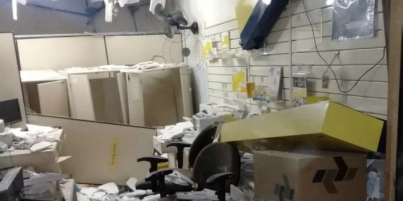 NESTA SEGUNDA - Bando fortemente armado detona os Correios de Coremas