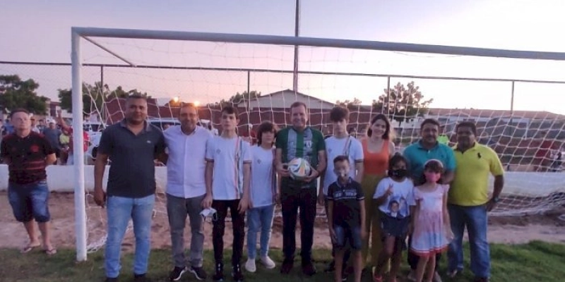 Tyrone inaugura estádio de futebol no Núcleo Habitacional I com investimento de meio milhão de reais