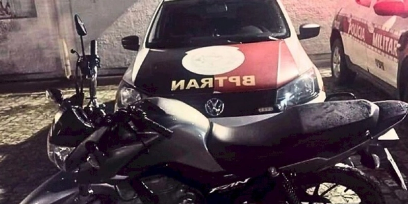 Moto roubada é recuperada pela Polícia Militar, durante abordagem, na Paraíba