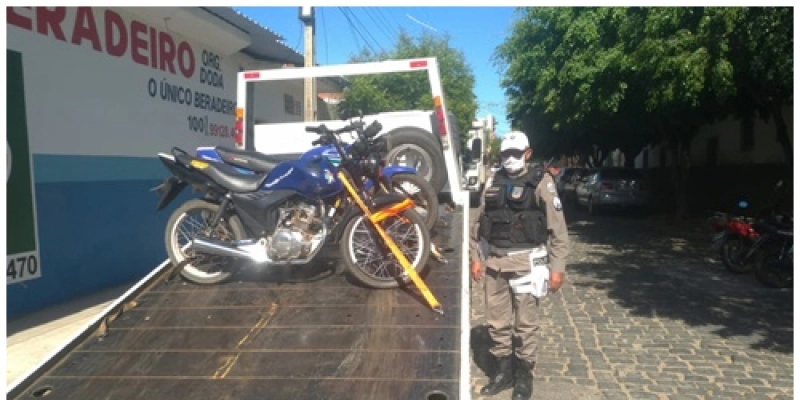 Polícia militar realiza operação de trânsito, nas ruas de Cajazeiras 