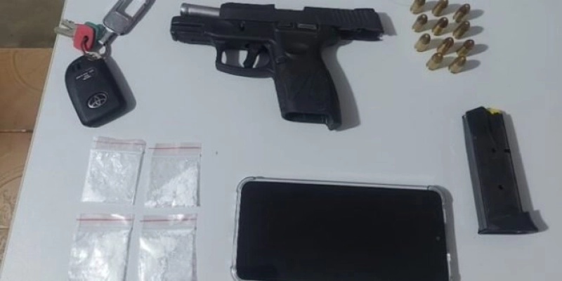 Polícia apreende arma de fogo e prende indivíduo após perseguição, no sertão 