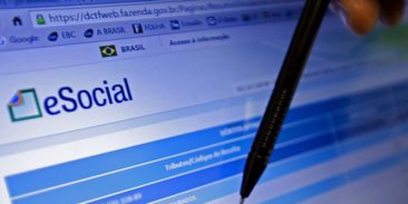 Empresas do Simples têm até amanhã para inscrever empregado no eSocial