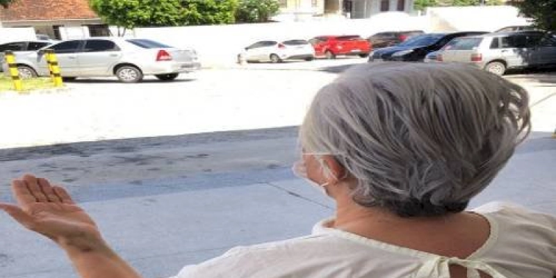 Pacientes com Covid-19 realizam passeio terapêutico no Hospital de Clínicas de Campina Grande