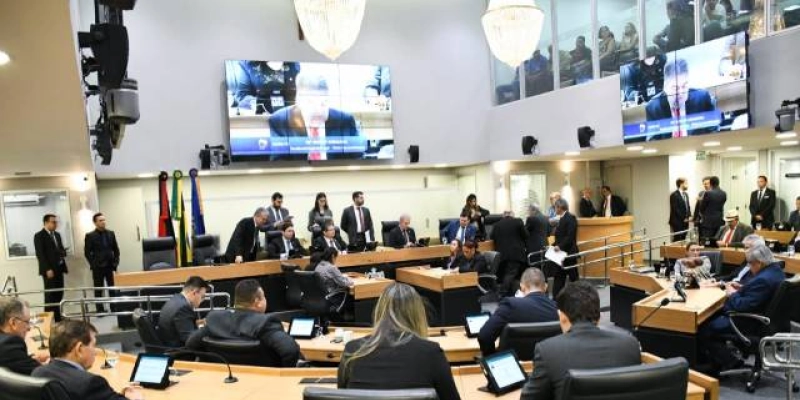 Após alerta do TCE, Assembleia é obrigada a suspender benefício a aposentados