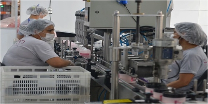 Emprego cresce na indústria em um movimento atípico para dezembro