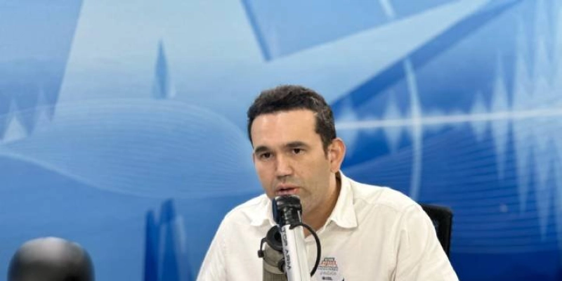 Jhony Bezerra em conversas com Romero Rodrigues: articulações políticas agitam Campina Grande
