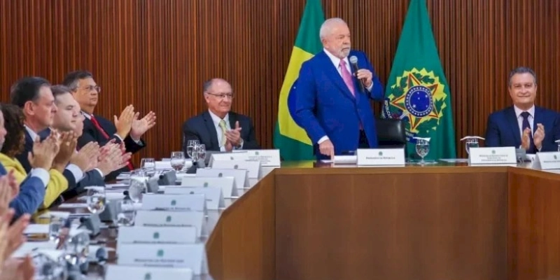 Lula não inclui comandantes militares em reuniões ministeriais