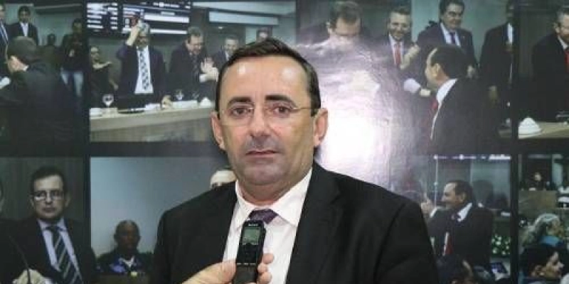Lei de autoria de Radamés obriga bancos e similares a instalarem cabines de desinfecção para enfrentamento à Covid-19