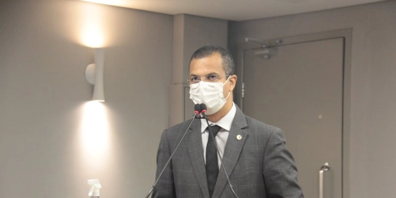 Assembleia aprova projeto de Jutay que assegura acessibilidade para ostomizados em banheiros públicos