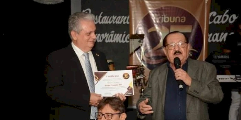 Bosco Carneiro é homenageado nos 25 anos da Revista Tribuna por sua atuação parlamentar