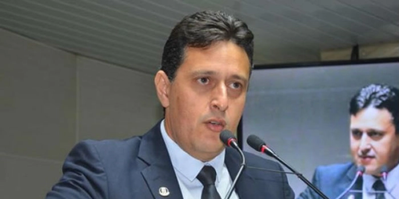 Márcio diz que o Estado não colabora com o ISEA e cobra a construção de Maternidade Regional