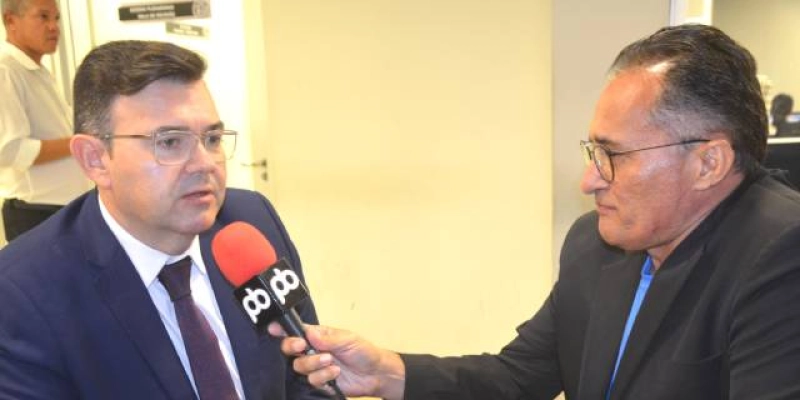 Deputado Raniere Paulino defende nome de André Gadelha para Prefeito em 2020 em Sousa, e defende permanecia dele no MDB; Ouça 