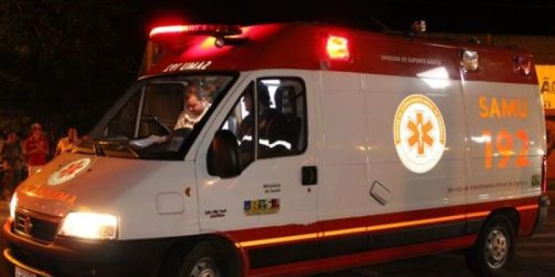 URGENTE: Carro atropela duas pessoas na BR 230 saída de Cajazeiras para Sousa; Vítimas socorridas ao Hospital