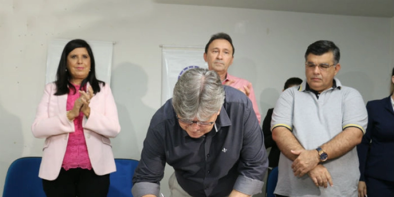 Ordem de serviço para 2ª etapa da adutora Translitorânea que beneficiará 1,9 milhão de paraibanos é assinada por João Azevêdo