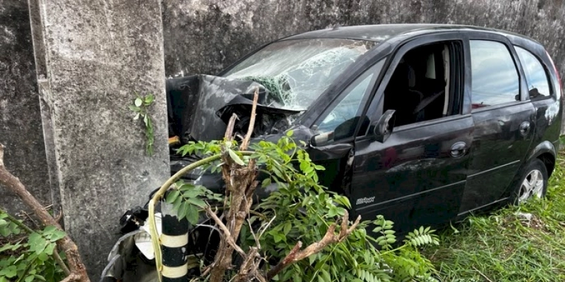 Funcionário do SAMU morre após colidir com o veículo em poste, na Paraíba 