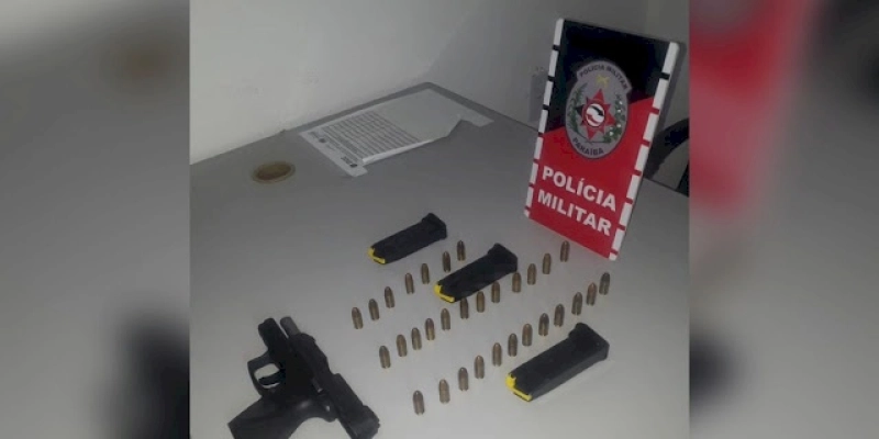 Homem que seguia com destino a Sousa é preso com arma de fogo durante barreira policial, em Patos