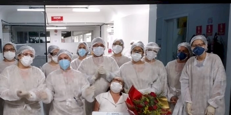 Gratidão de pacientes e familiares marca altas médicas no Hospital de Clínicas