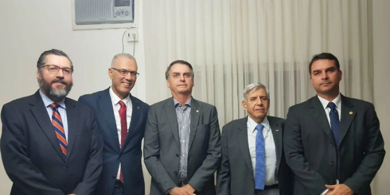 Bolsonaro se reúne com embaixador de Israel pela segunda vez