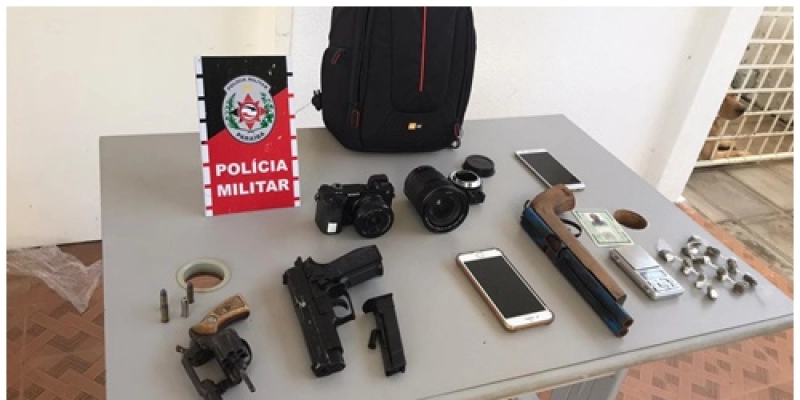 Polícia prende suspeito de assaltar fotógrafo no Sertão, recupera objetos da vítima e apreende armas