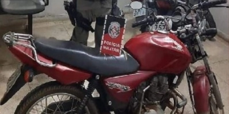 Motocicleta com queixa de roubo/furto é recuperada pela polícia miliar