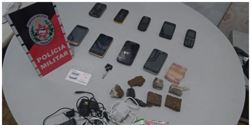 Operação conjunta entre polícia militar e agentes penitenciários prendem indivíduos que jogaram objetos para dentro do presídio