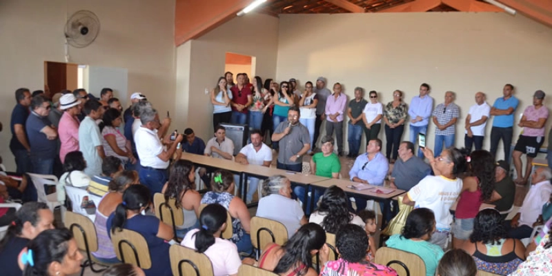 Comitiva de deputados visita Santa Cruz, reafirma compromisso com o Prefeito, entrega cestas básicas, e padrões de futebol; Fotos e Vídeo 