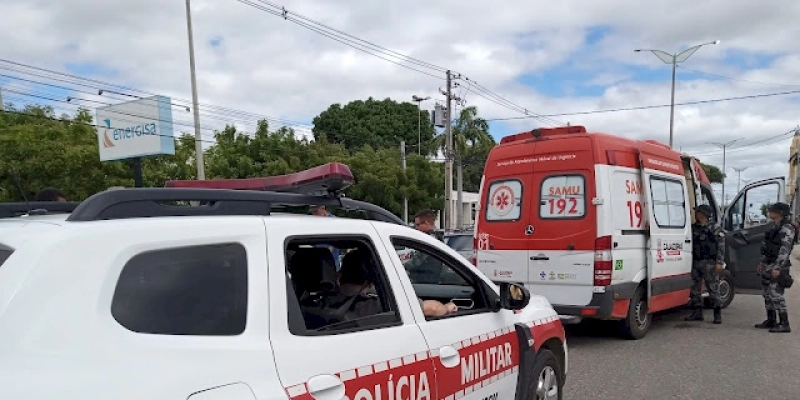 Homem surta, tenta contra vida de popular, reage contra a PM após disparo de advertência, e é ferido a bala em Cajazeiras