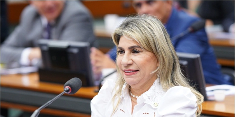 Edna Henrique destina emenda a projeto que substitui animais por bicicletas de carga para catadores, na Paraíba