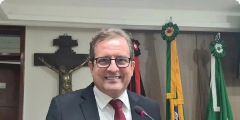 Fábio Tyrone confirma permanência no PSB e descarta mudança de partido