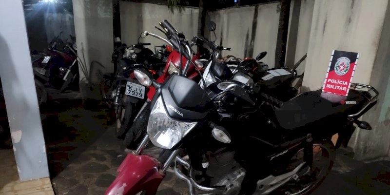 Motocicleta com restrição de roubo/furto é recuperada pela polícia militar durante rondas 
