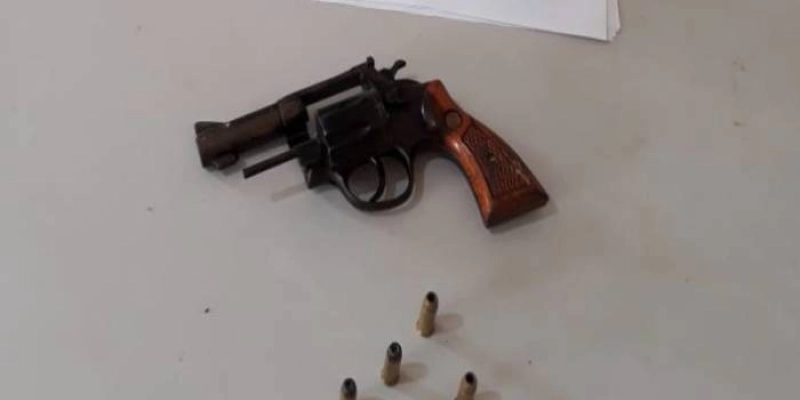 Santa-cruzense é preso com arma de fogo durante ações das Polícias Civil e Militar