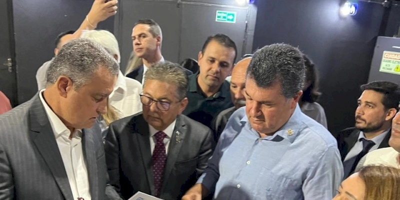 Presidentes da Famup e da Assembleia Legislativa entregam carta dos prefeitos ao ministro da Casa Civil