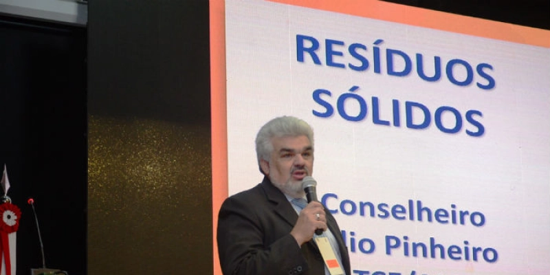 XVIII Sinaop: Júlio Pinheiro defende ação preventiva dos Tribunais de Contas contra lixões