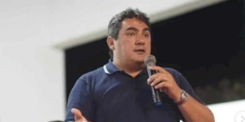 Vereador Carlos José pede afastamento do prefeito de Marizópolis por ausência de 19 dias em viagem internacional