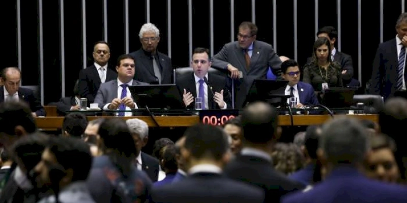 Senado aprova projeto com normas para ensino em tempo integral.