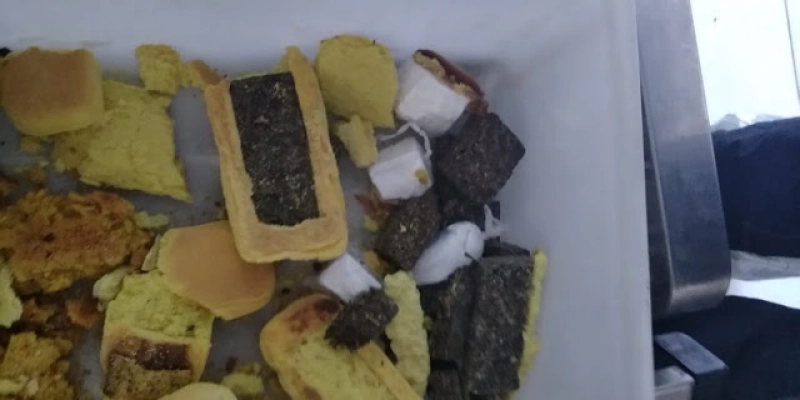 Mulher tenta entrar no Presídio Padrão de Cajazeiras com droga escondida em biscoitos e termina presa