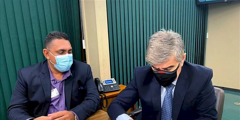 João Neto protocola no gabinete de Wellington Roberto, proposta do Projeto de Irrigação e Drenagem do Perímetro das Várzeas do Nova Vida I