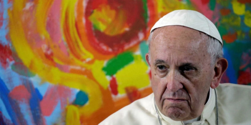 Pais não devem ‘condenar’ filhos gays, diz Papa