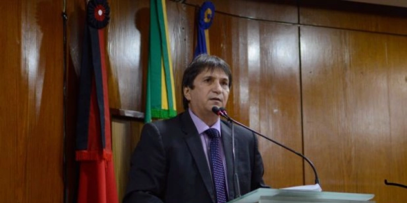 Deputado Janduhy Carneiro diz que prisão de 17 policiais licenciados é ato de perseguição do Governo