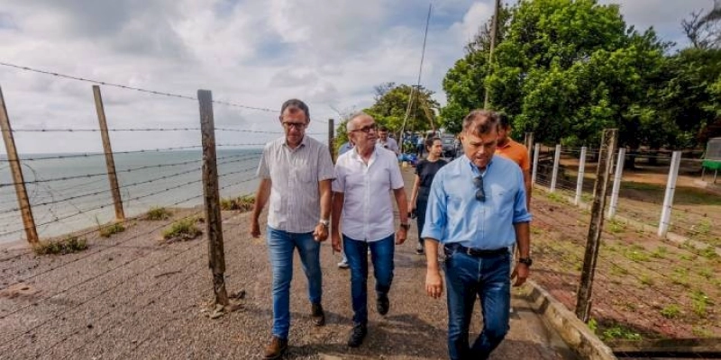 Cícero Lucena acompanha estudos para estabilização da barreira do Cabo Branco