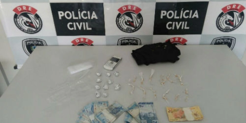 Mulher é presa acusada de está comercializando drogas 