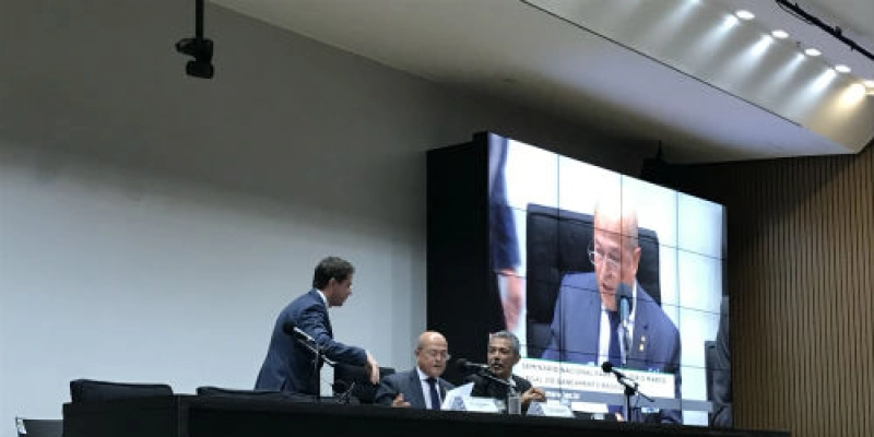Veneziano defende união da sociedade contra MP que define privatização do Saneamento, durante Seminário em Brasília