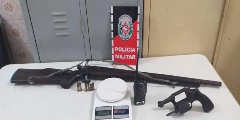 PM cerca grupo criminoso e apreende armas e rádio comunicador na Paraíba