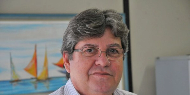 João Azevêdo faz balanço de ações nos seis meses de governo